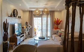Magnifique Appartement Moderne De 2 Chambres Avec Piscine A 10 Min Du Centre De Marrakech