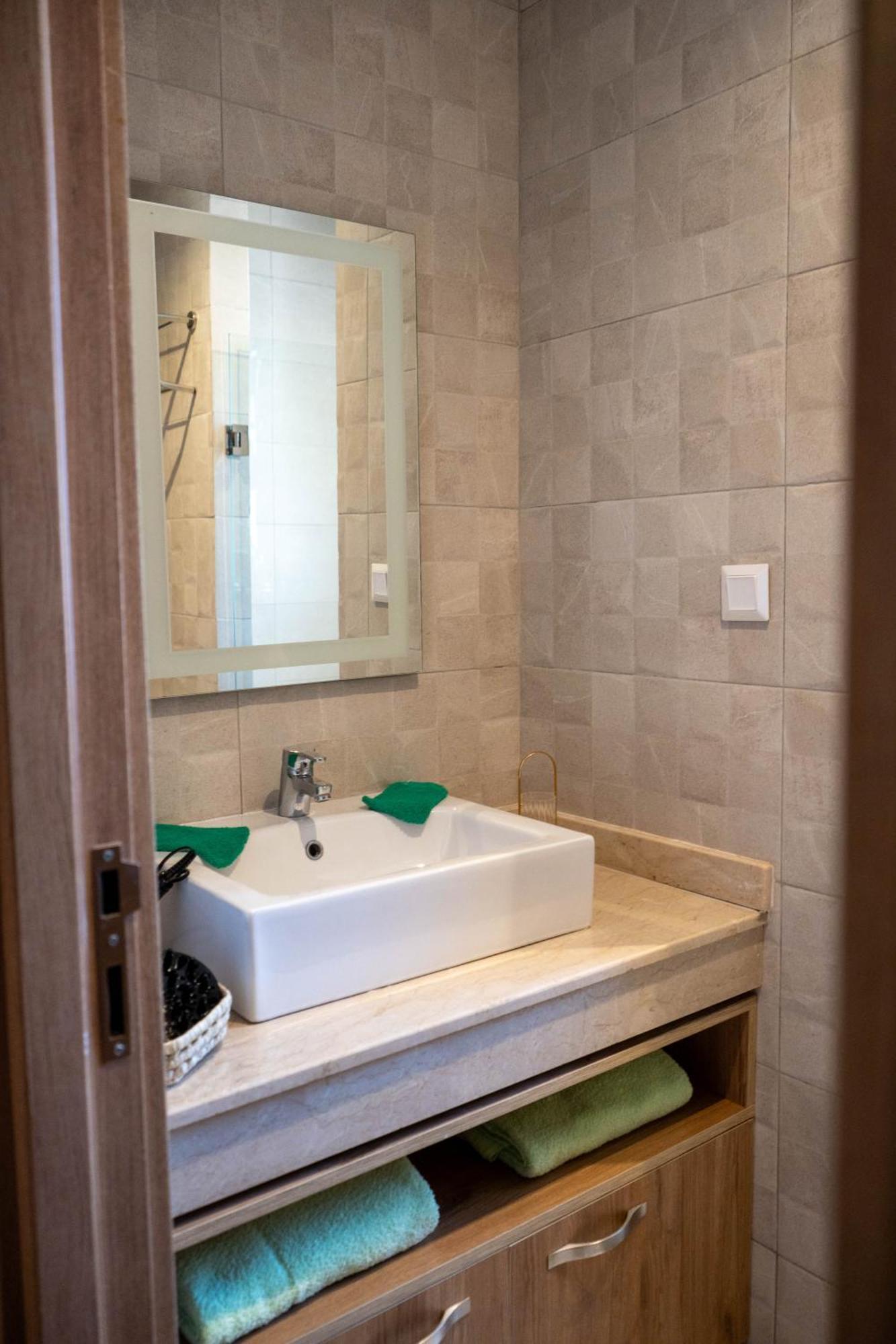 Magnifique Appartement Moderne De 2 Chambres Avec Piscine A 10 Min Du Centre De Marrakech Marrakesh Extérieur photo